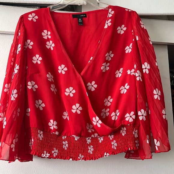 Aqua red print top with elastic waist and pleated sleeves. Size large - Picture 1 of 5